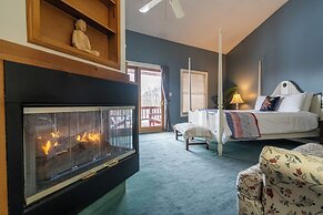 Point au Roche Lodge