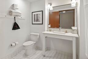 DoubleTree by Hilton Raleigh - Cary