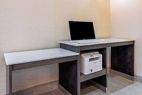 La Quinta Inn & Suites by Wyndham Hillsboro