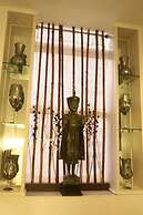 Emblem Hotel, New Friends Colony