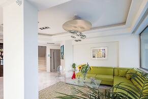 Steris Elegant Beach Hotel & Apartments