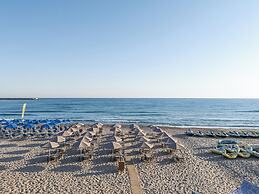 Steris Elegant Beach Hotel & Apartments