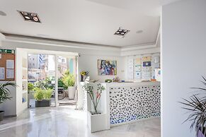 Steris Elegant Beach Hotel & Apartments