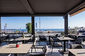 Steris Elegant Beach Hotel & Apartments