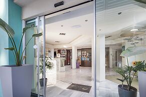 Steris Elegant Beach Hotel & Apartments