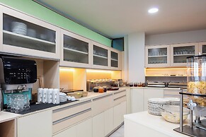 Steris Elegant Beach Hotel & Apartments