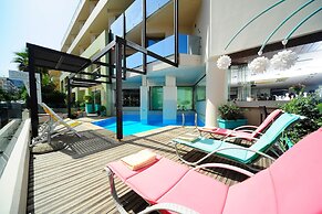 Steris Elegant Beach Hotel & Apartments