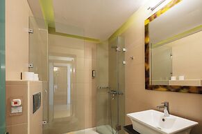 Steris Elegant Beach Hotel & Apartments