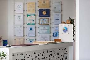 Steris Elegant Beach Hotel & Apartments