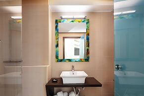 Steris Elegant Beach Hotel & Apartments