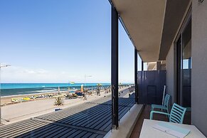 Steris Elegant Beach Hotel & Apartments