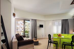 Steris Elegant Beach Hotel & Apartments