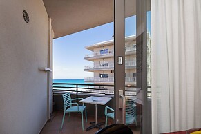 Steris Elegant Beach Hotel & Apartments