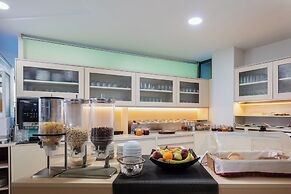 Steris Elegant Beach Hotel & Apartments