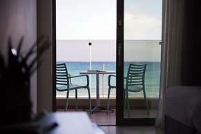 Steris Elegant Beach Hotel & Apartments