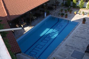 Dort Mevsim Hotel