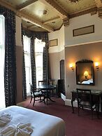Riviera Hotel