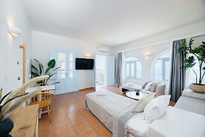 Kastro Suites