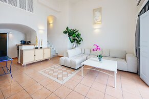 Kastro Suites