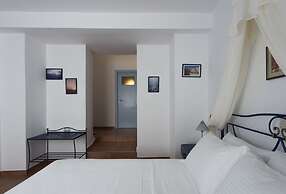 Kastro Suites