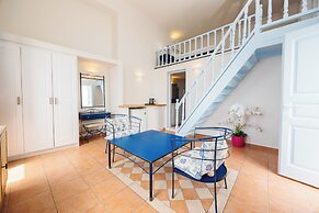 Kastro Suites