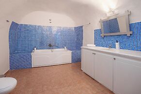 Kastro Suites