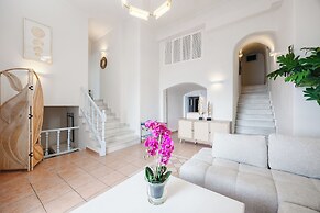 Kastro Suites