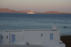Manoulas Beach Mykonos Resort