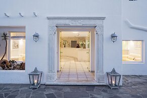 Manoulas Beach Mykonos Resort