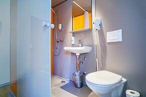 easyHotel Basel City - contactless self check-in