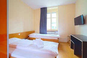 easyHotel Basel City - contactless self check-in