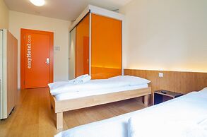 easyHotel Basel City - contactless self check-in
