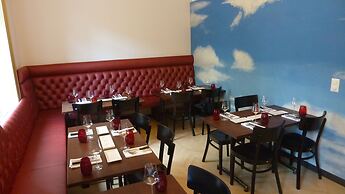 easyHotel Basel City - contactless self check-in