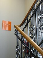 easyHotel Basel City - contactless self check-in