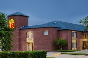 Super 8 by Wyndham Farmers Branch/North Dallas
