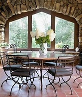 Rock Hall Luxe Lodging