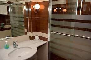 Evia Hotel & Suites
