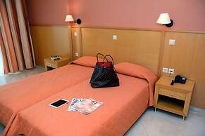 Evia Hotel & Suites