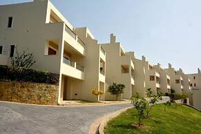 Evia Hotel & Suites