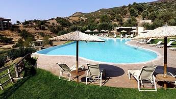 Evia Hotel & Suites