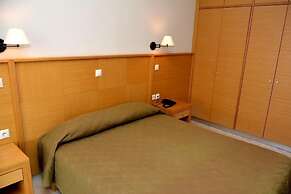 Evia Hotel & Suites