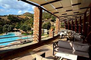 Evia Hotel & Suites