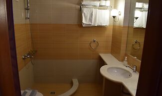 Evia Hotel & Suites