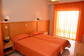 Evia Hotel & Suites