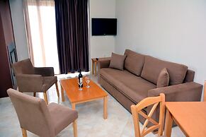 Evia Hotel & Suites