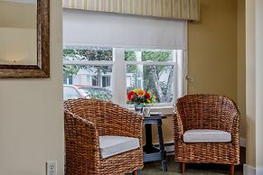 Glen Cove Inn & Suites