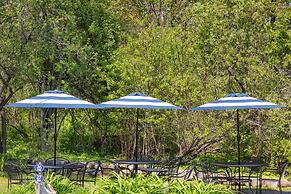 Glen Cove Inn & Suites