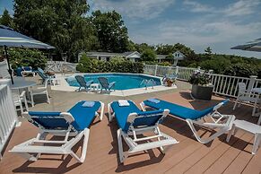 Glen Cove Inn & Suites
