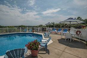 Glen Cove Inn & Suites