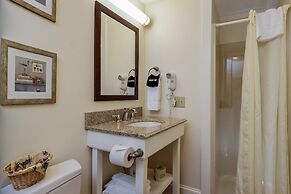 Glen Cove Inn & Suites